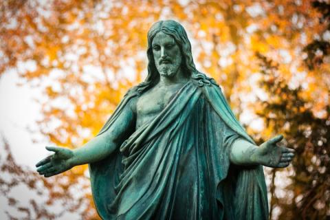 Statue of the resurrected Christ